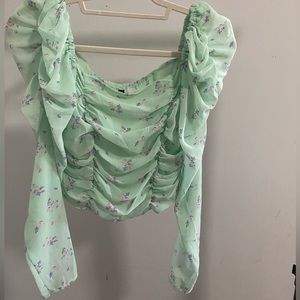 Cropped puffy sleeves